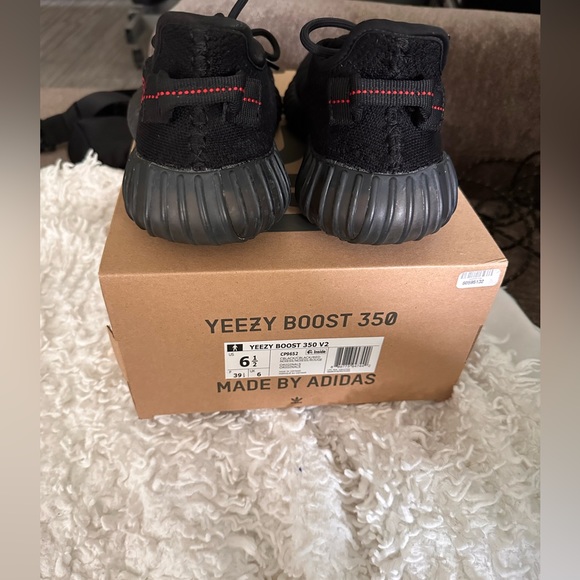 !!SOLD!!Adidas Yeezy Boost 350 V2 CBlack/CBlack/Red - Picture 4 of 9